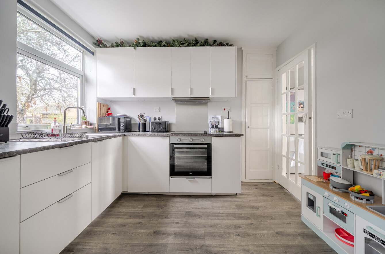 Oakmount Road, Chandler's Ford, Eastleigh, Hampshire, SO53 - Charters