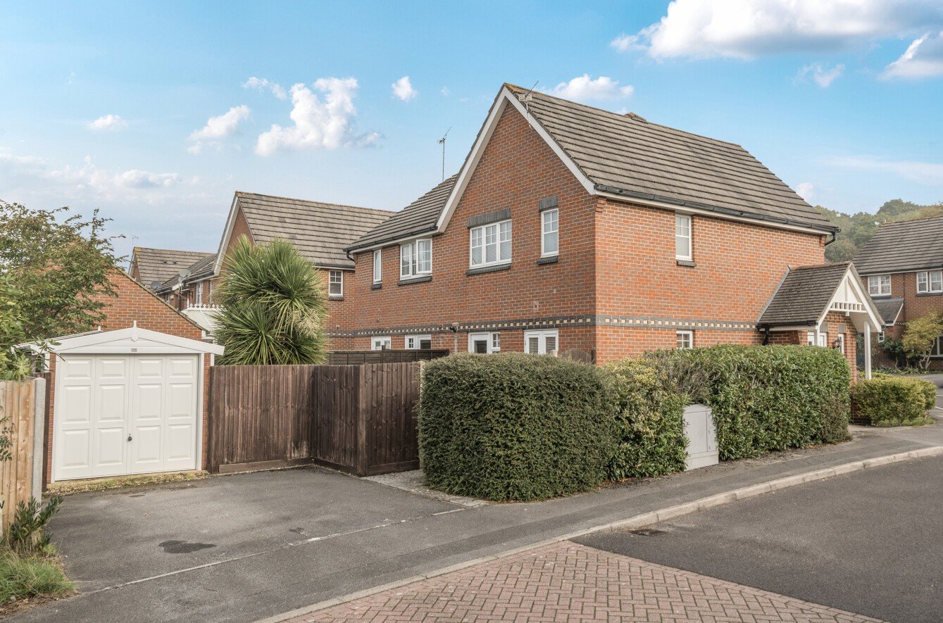 Barn Piece, Chandler's Ford, Hampshire, SO53