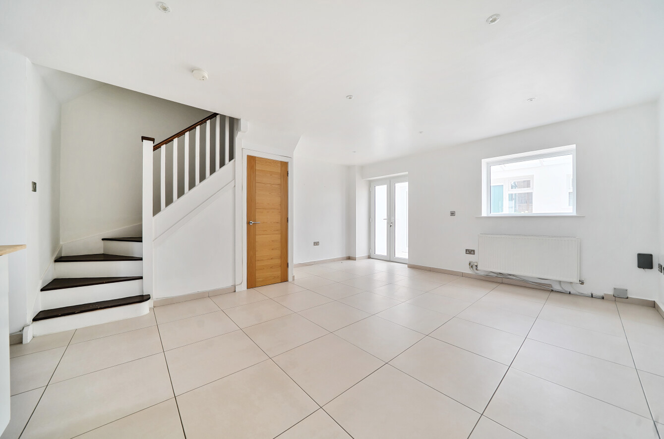 Nightingale Avenue, Eastleigh, Hampshire, SO50 - Charters