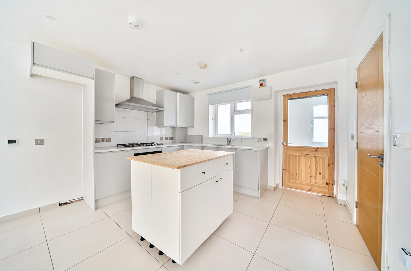 Nightingale Avenue, Eastleigh, Hampshire, SO50 - Charters