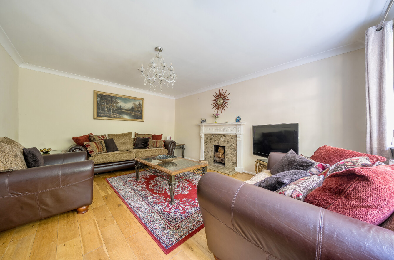 Clandon Drive, Eastleigh, Hampshire, SO50 - Charters