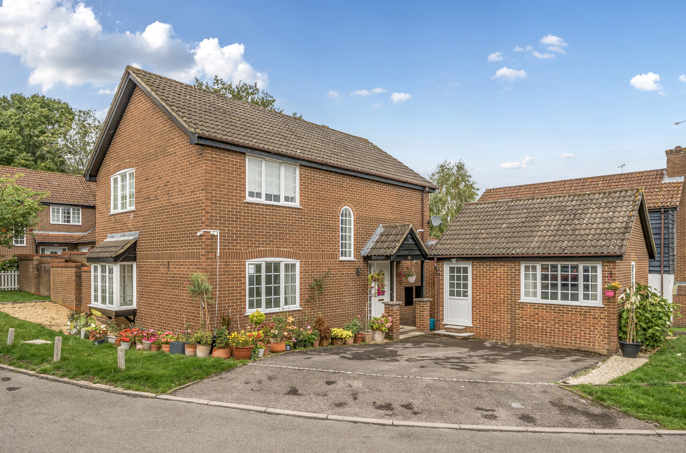 Tees Close, Chandler's Ford, Eastleigh, Hampshire, SO53 - Charters