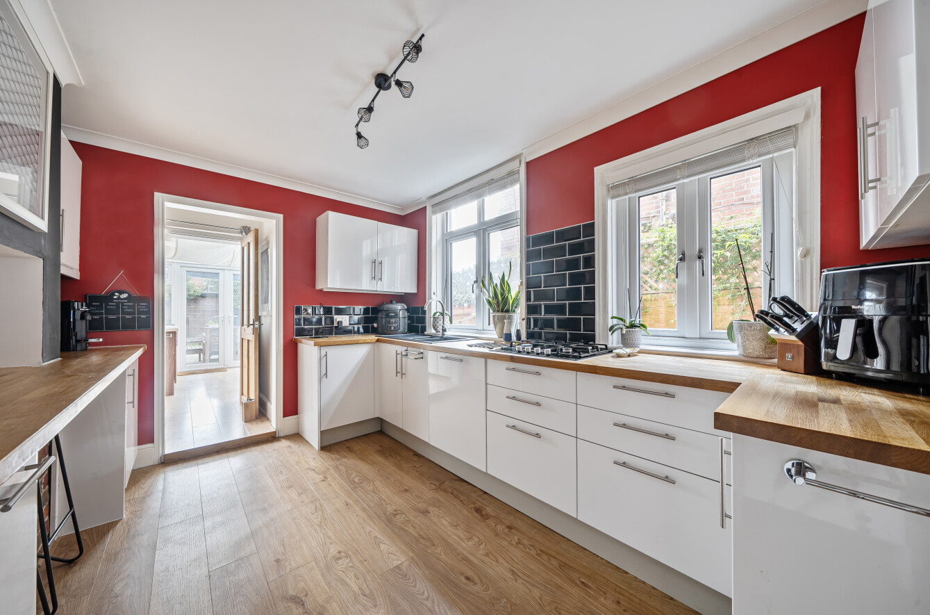 Nutbeem Road, Eastleigh, Hampshire, SO50 - Charters