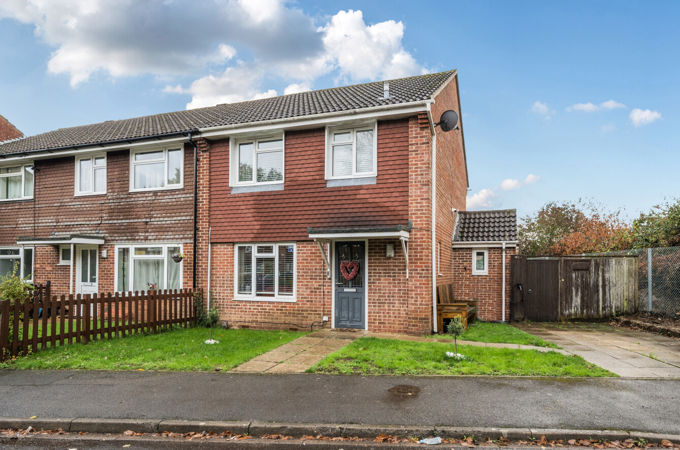 Mottisfont Road, Eastleigh, Hampshire, SO50 Mottisfont Road, Eastleigh, Hampshire, SO50 - Charters