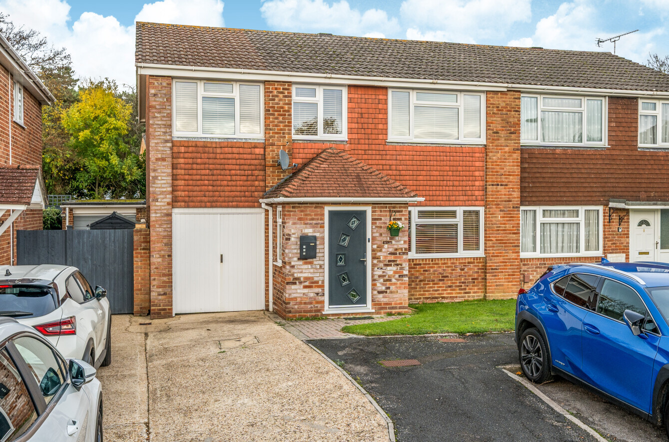 Chatsworth Road, Eastleigh, Hampshire, SO50 Chatsworth Road, Eastleigh, Hampshire, SO50 - Charters