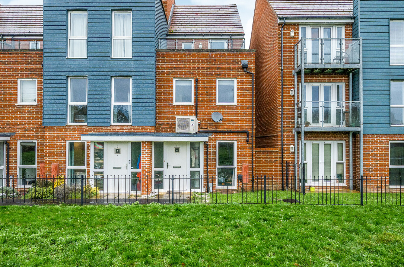 Ambassador Walk, Eastleigh, Hampshire, SO50 Ambassador Walk, Eastleigh, Hampshire, SO50 - Charters