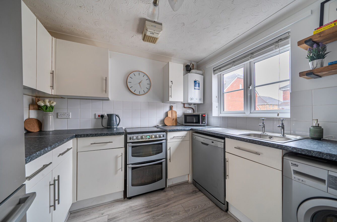 Hoddinott Road, Eastleigh, Hampshire, SO50 - Charters