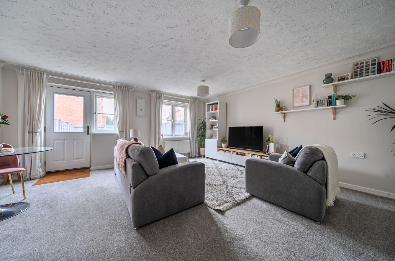 Hoddinott Road, Eastleigh, Hampshire, SO50 - Charters