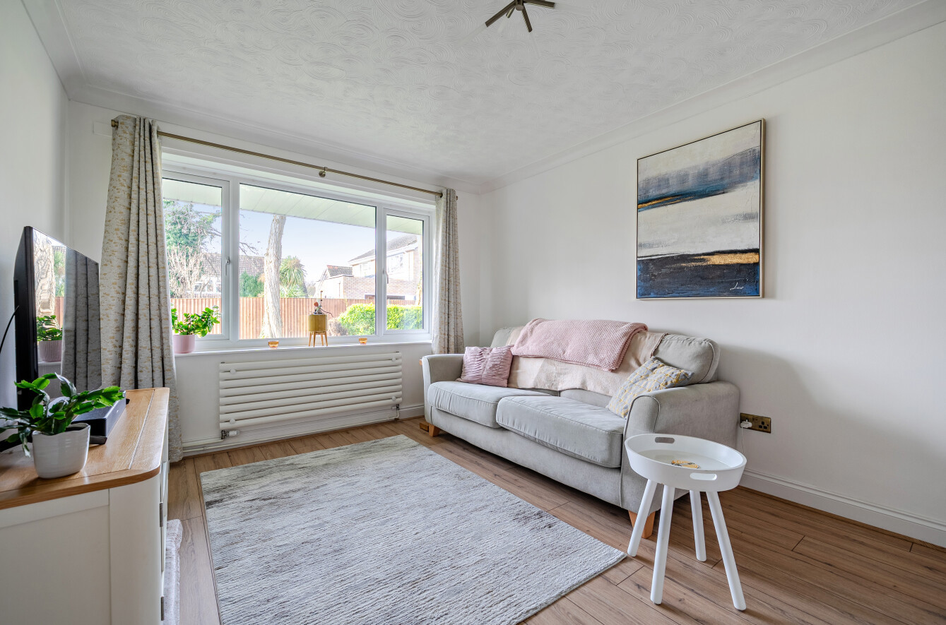 Buckland Close, Boyatt Wood, Hampshire, SO50 - Charters