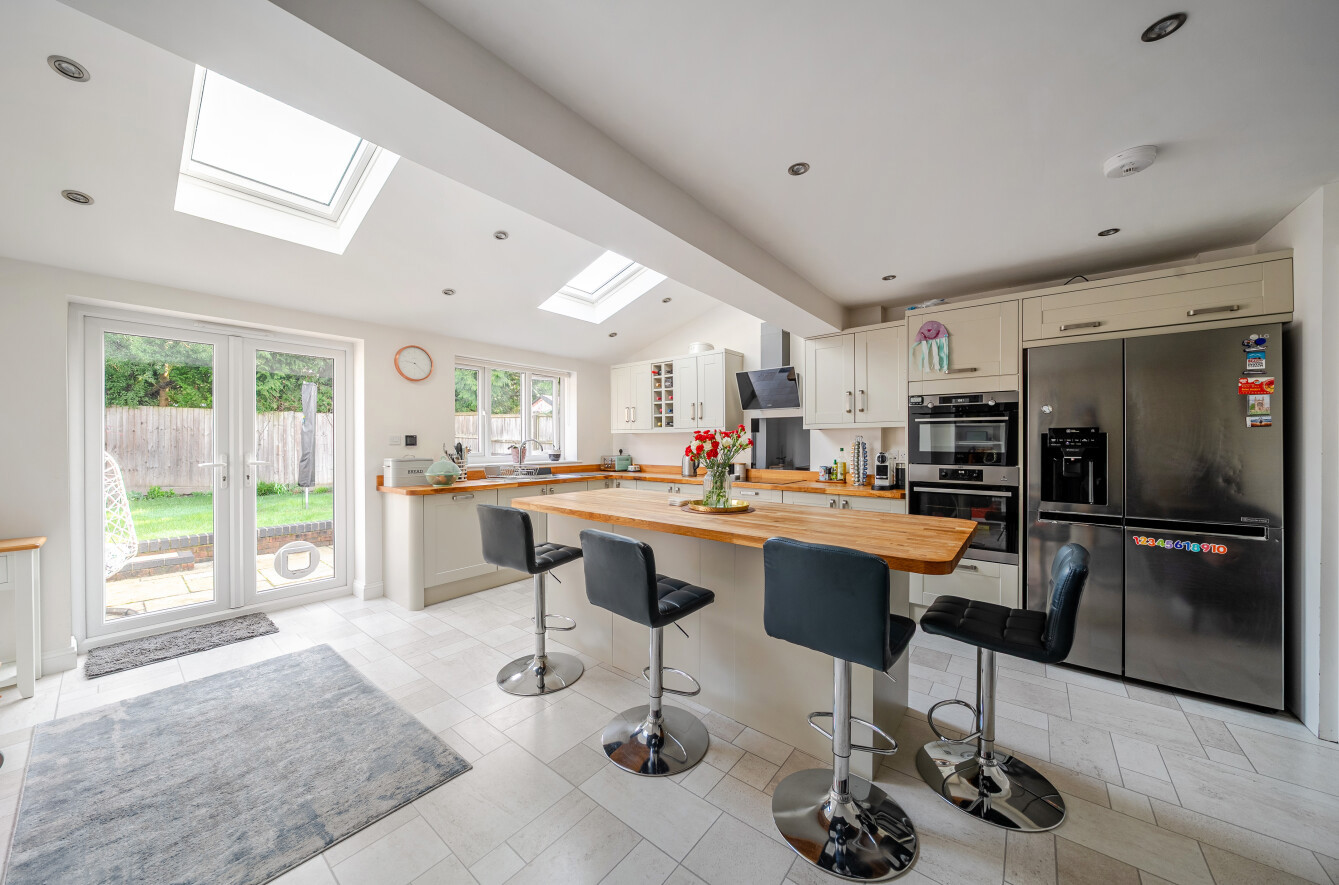 Buckland Close, Boyatt Wood, Hampshire, SO50 - Charters