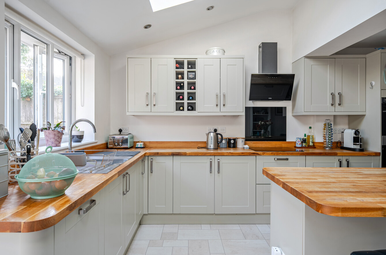 Buckland Close, Boyatt Wood, Hampshire, SO50 - Charters