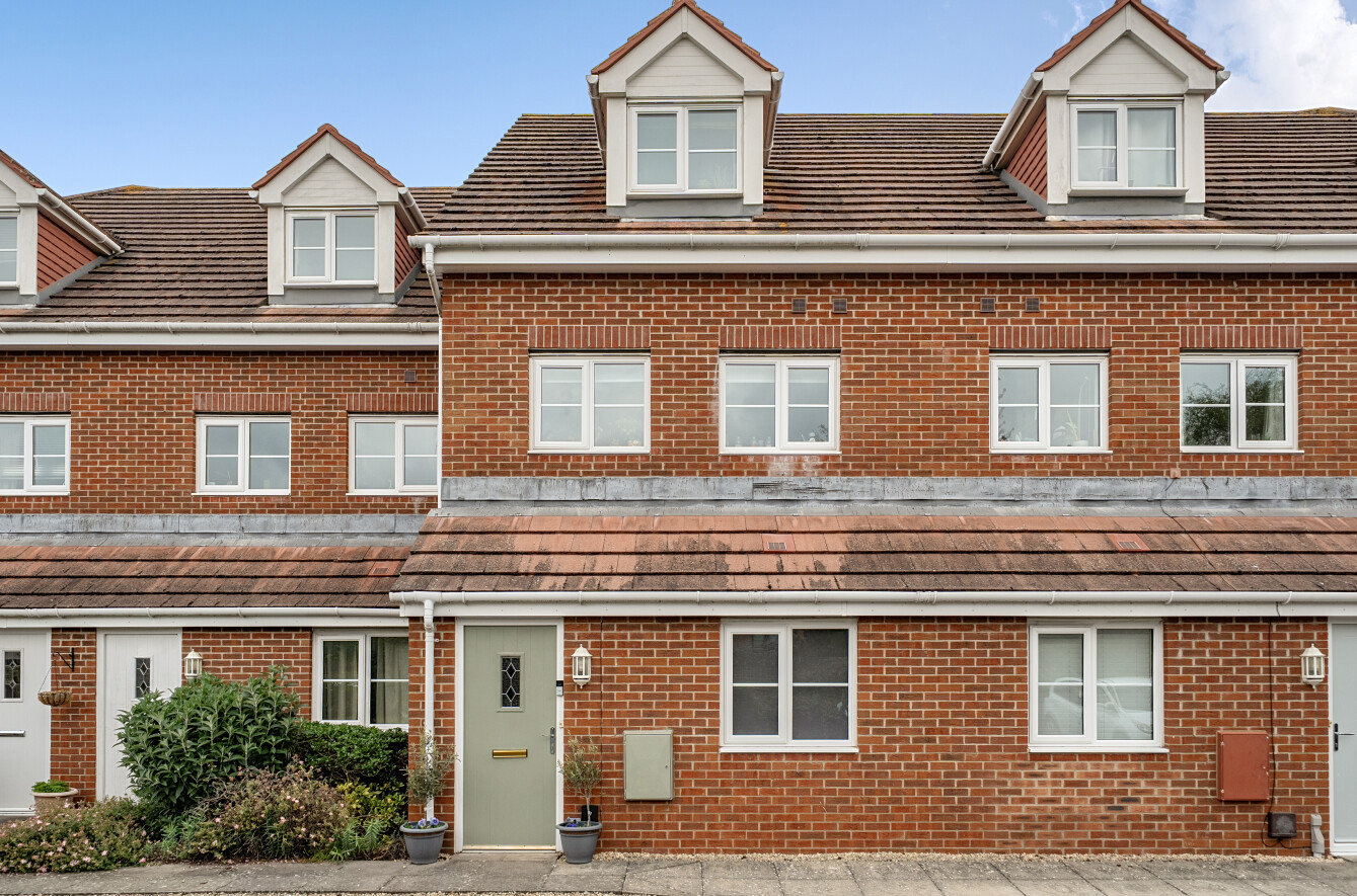 Hoddinott Road, Eastleigh, Hampshire, SO50 - Charters