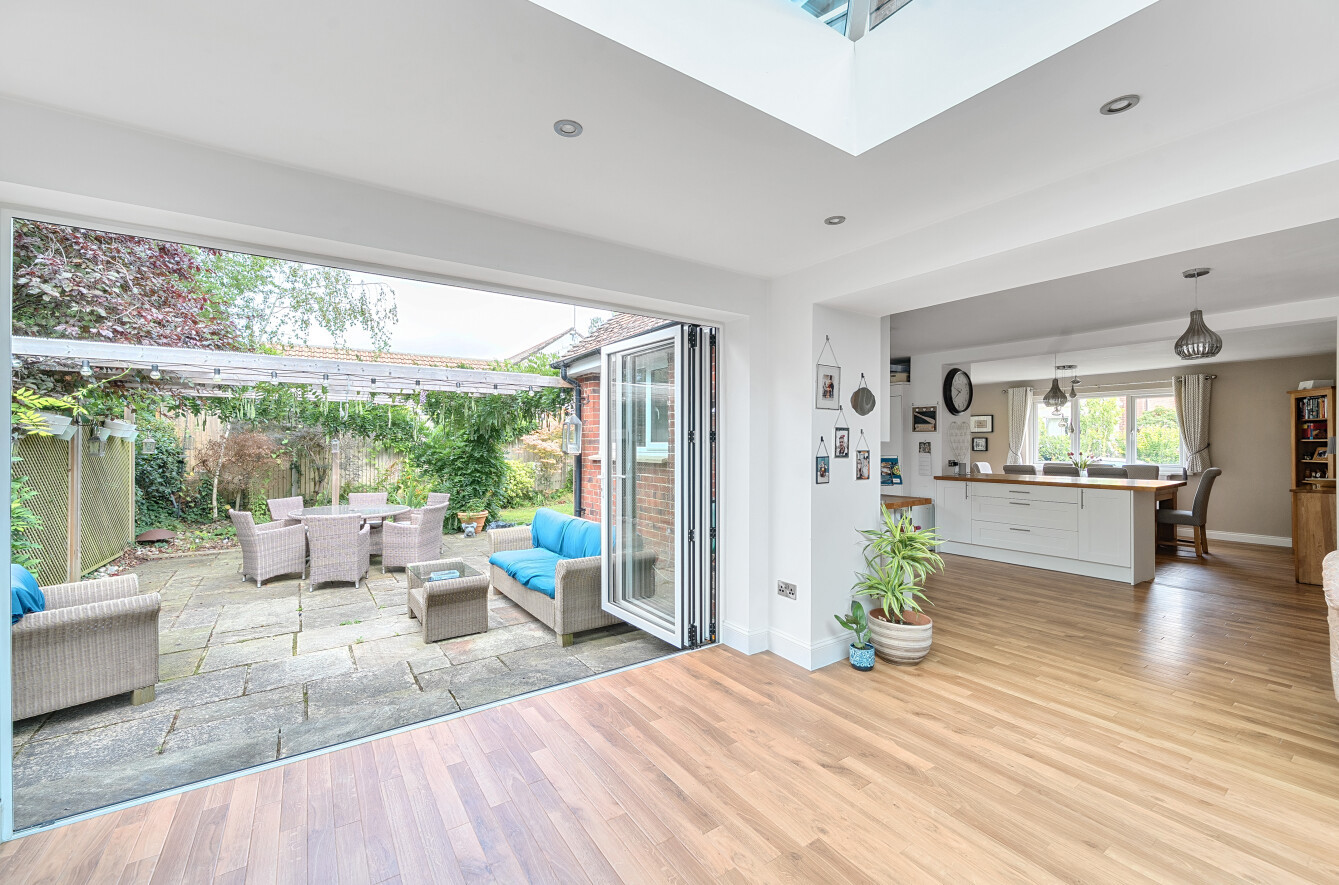 Avondale Road, Waterlooville, Hampshire, PO7 - Charters