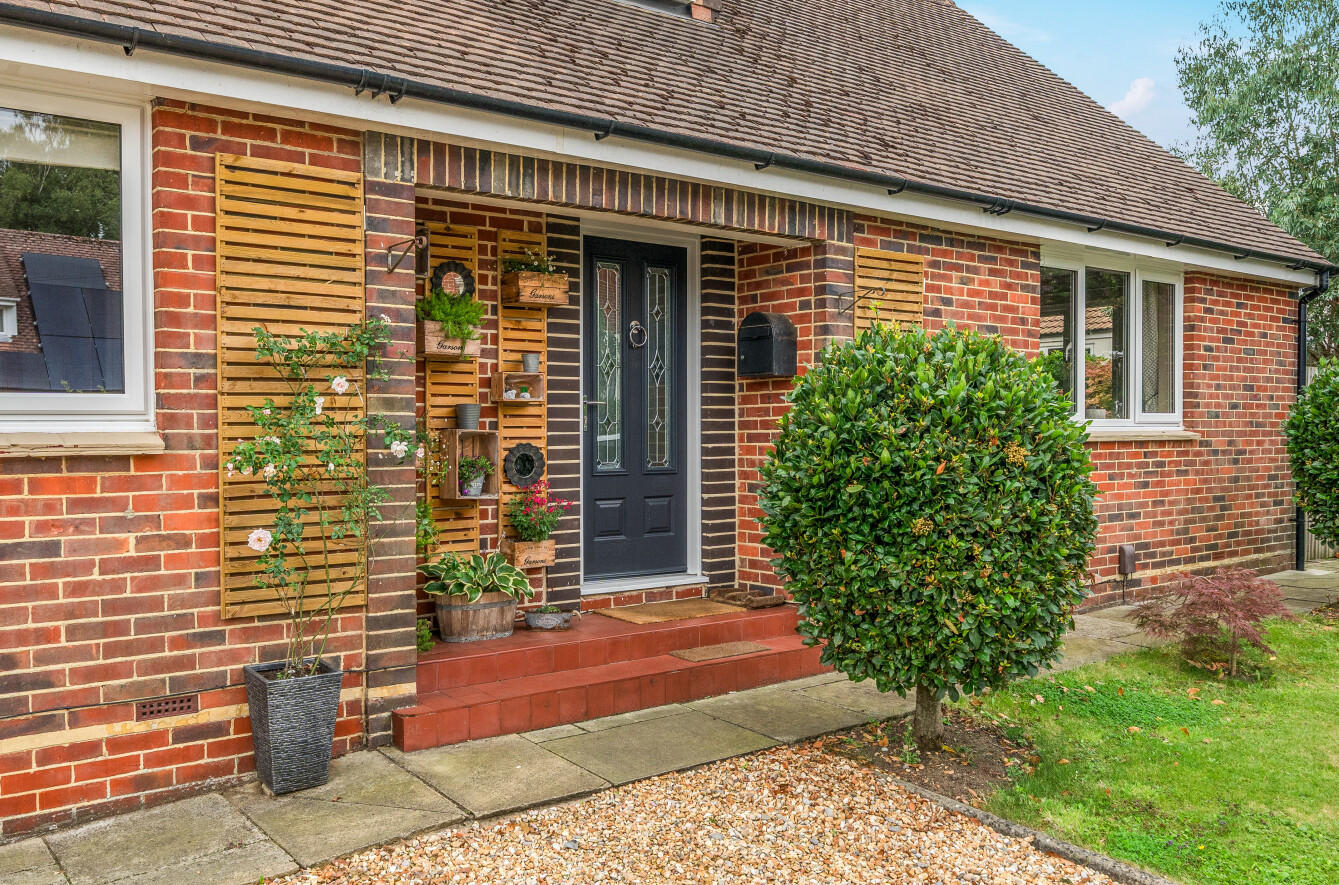 Avondale Road, Waterlooville, Hampshire, PO7 - Charters