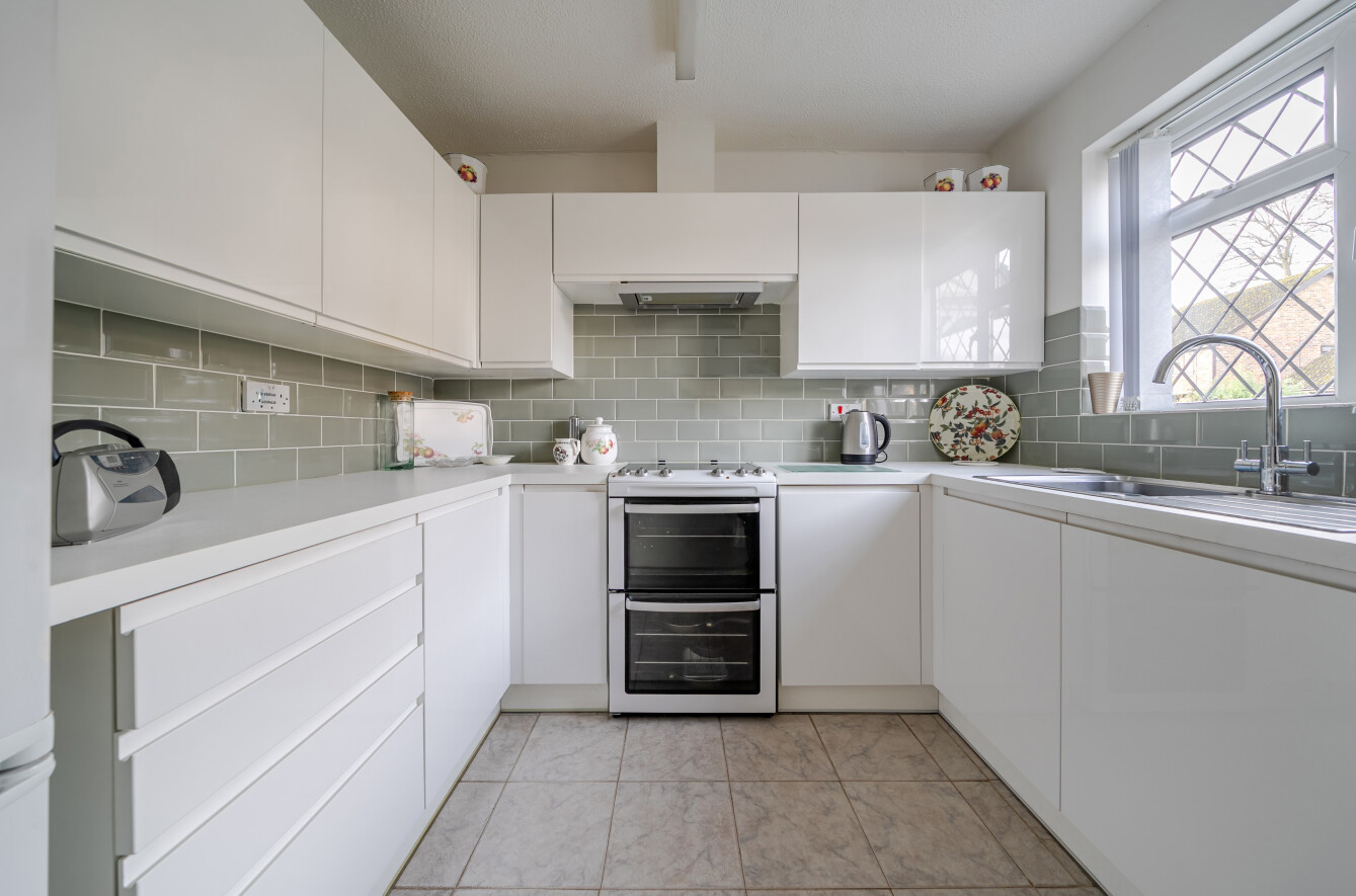 Nightingale Close, Rowlands Castle, Hampshire, PO9 - Charters