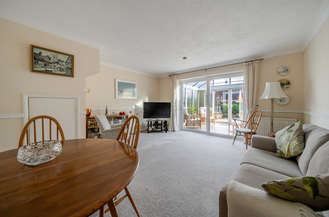 Nightingale Close, Rowlands Castle, Hampshire, PO9 - Charters