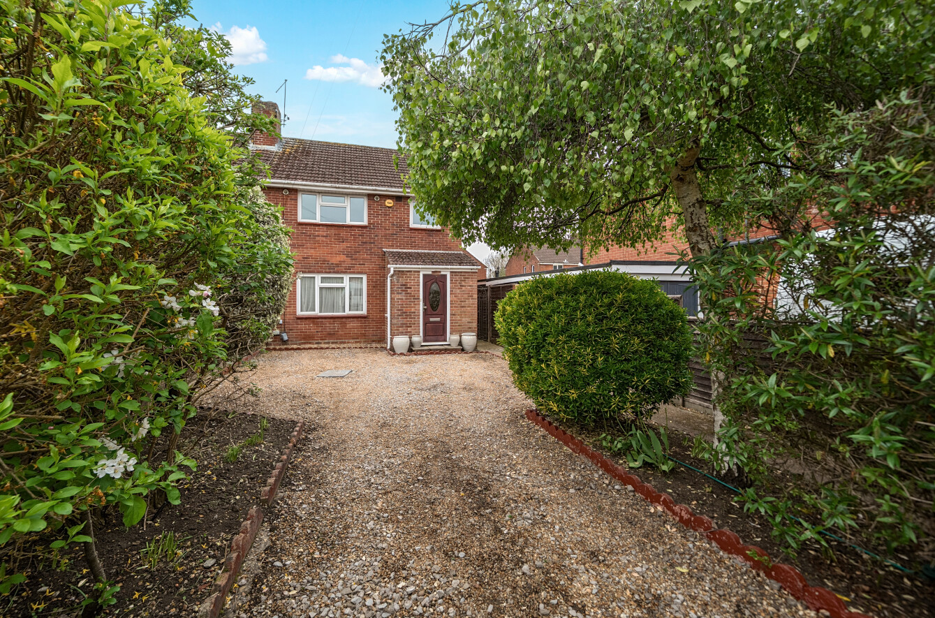 Linkenholt Way, Havant, Hampshire, PO9 - Charters