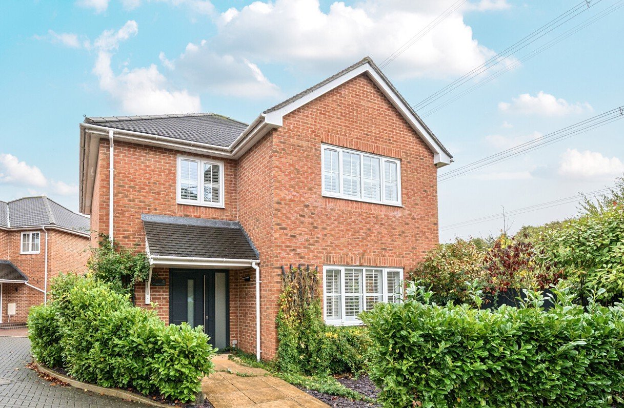 Wildwood Close, Titchfield Common, Hampshire, PO14 - Charters