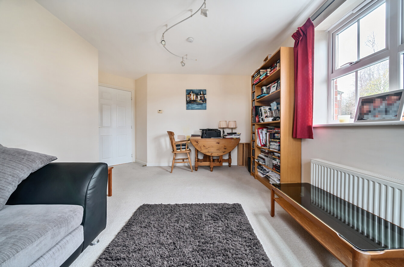 Little Fox Drive, Park Gate, Hampshire, SO31 - Charters