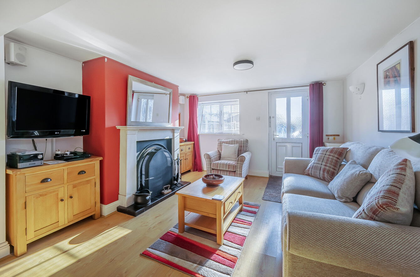 Hunts Pond Road, Park Gate, Hampshire, SO31 - Charters