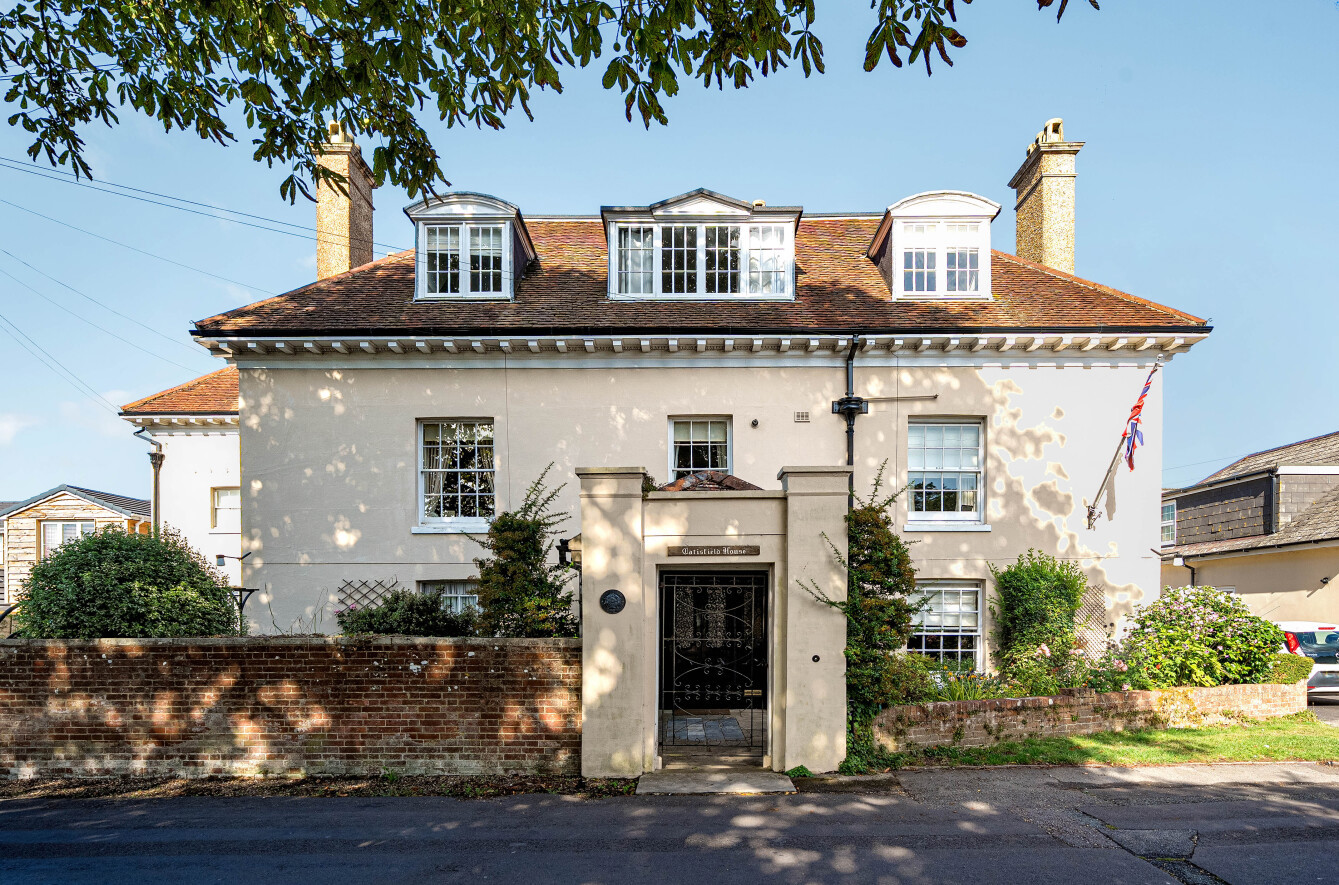 Catisfield Lane, Fareham, Hampshire, PO15 - Charters