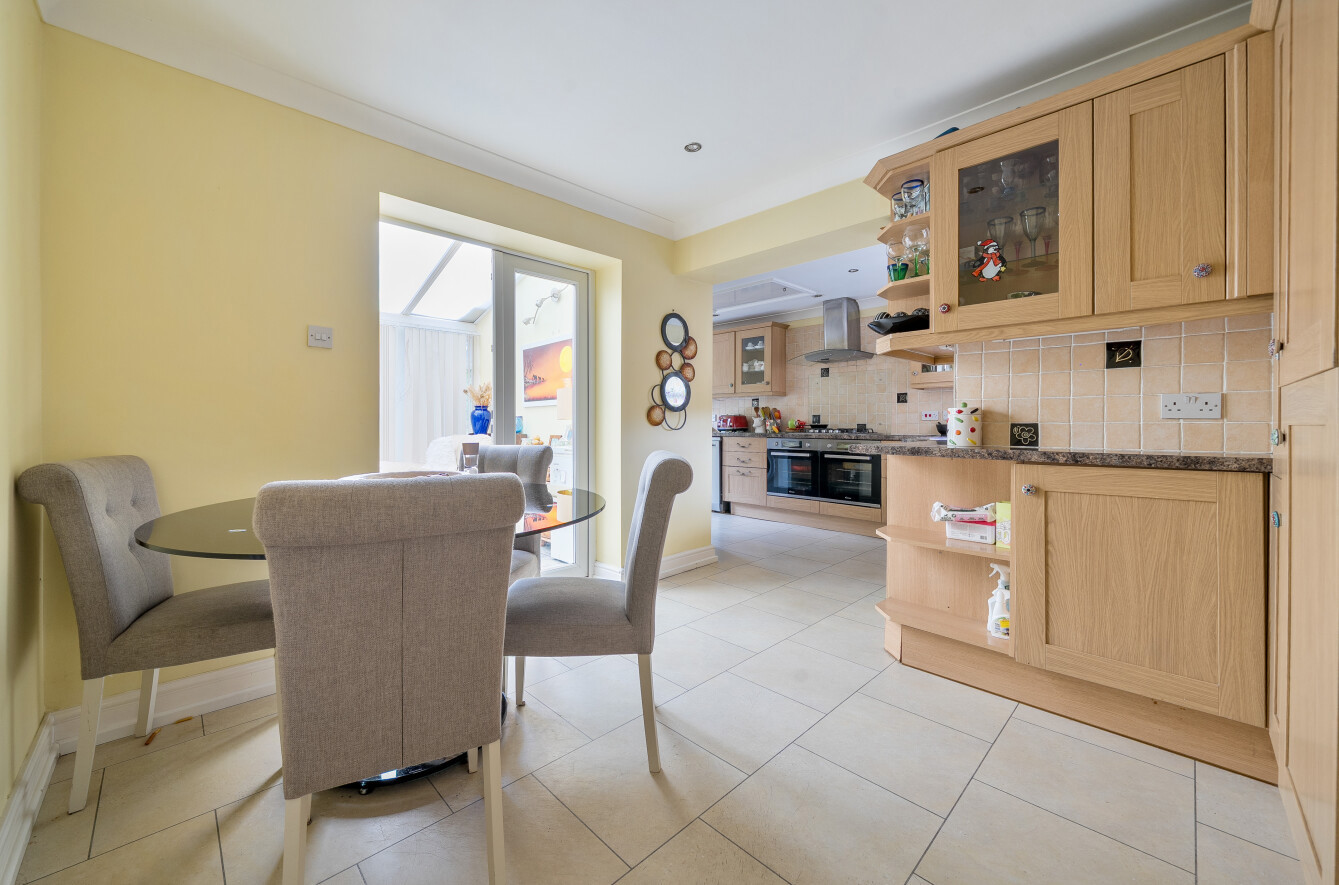 Gardenia Drive, Fareham, Hampshire, PO15 - Charters