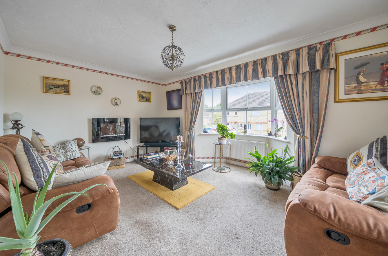 Gardenia Drive, Fareham, Hampshire, PO15 - Charters