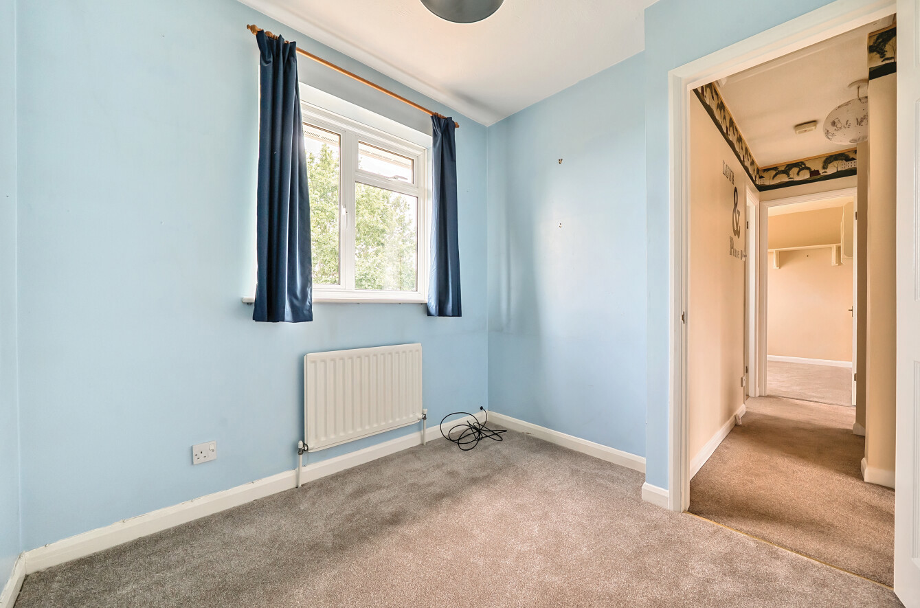 Hollybrook Gardens, Locks Heath, Hampshire, SO31 - Charters