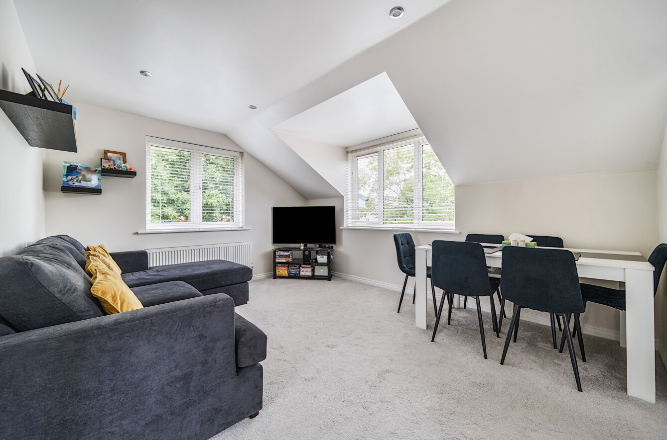 Cavendish Drive, Locks Heath, Southampton, Hampshire, SO31 - Charters