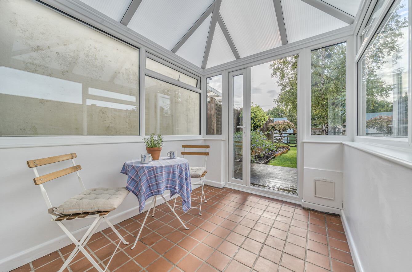 Fleet End Road, Warsash, Hampshire, SO31 - Charters