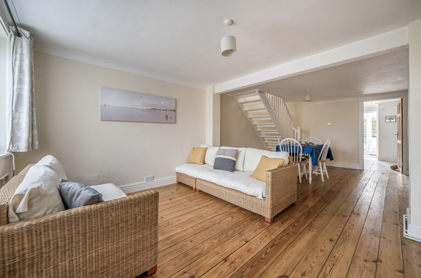 Fleet End Road, Warsash, Hampshire, SO31 - Charters