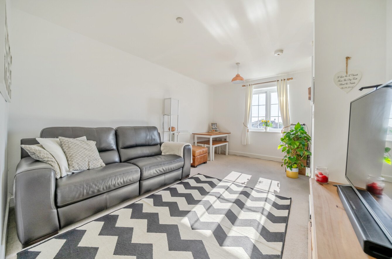 Lynn Crescent, Titchfield Common, Hampshire, PO14 - Charters