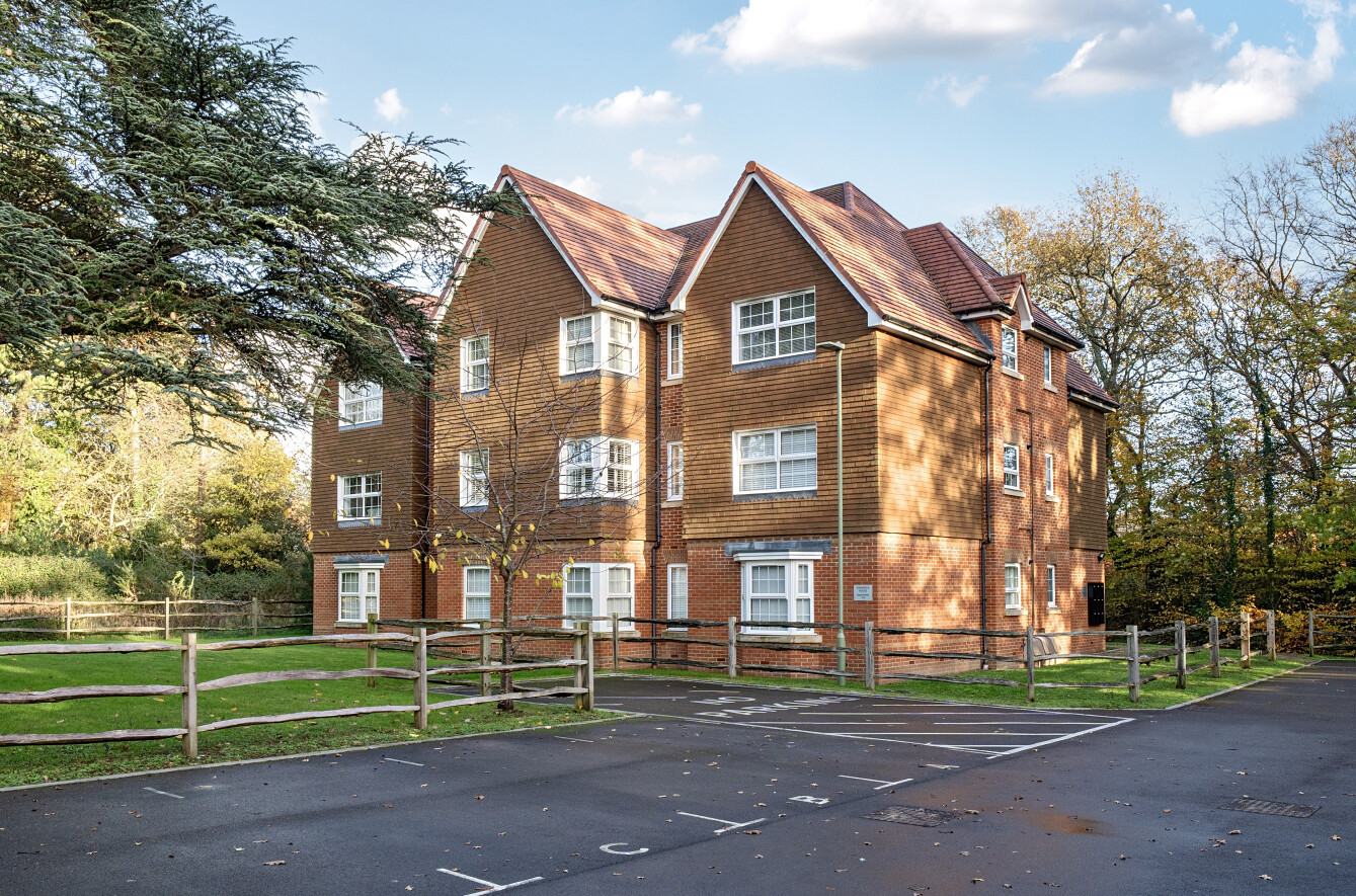 Montefiore Drive, Sarisbury Green, Southampton, Hampshire, SO31 - Charters