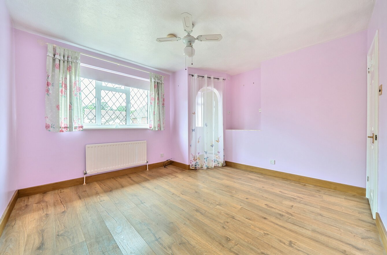 Hollybrook Gardens, Locks Heath, Hampshire, SO31 Hollybrook Gardens, Locks Heath, Hampshire, SO31 - Charters