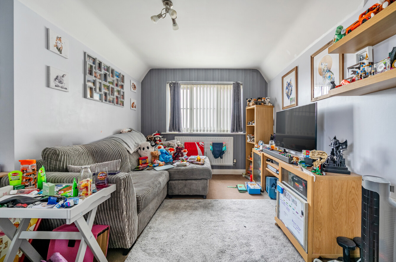 Station Road, Park Gate, Southampton, Hampshire, SO31 Station Road, Park Gate, Southampton, Hampshire, SO31 - Charters