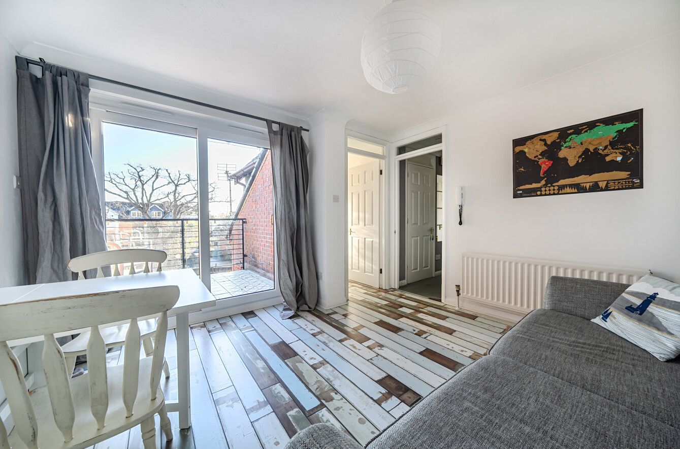 Shore Road, Warsash, Hampshire, SO31 - Charters