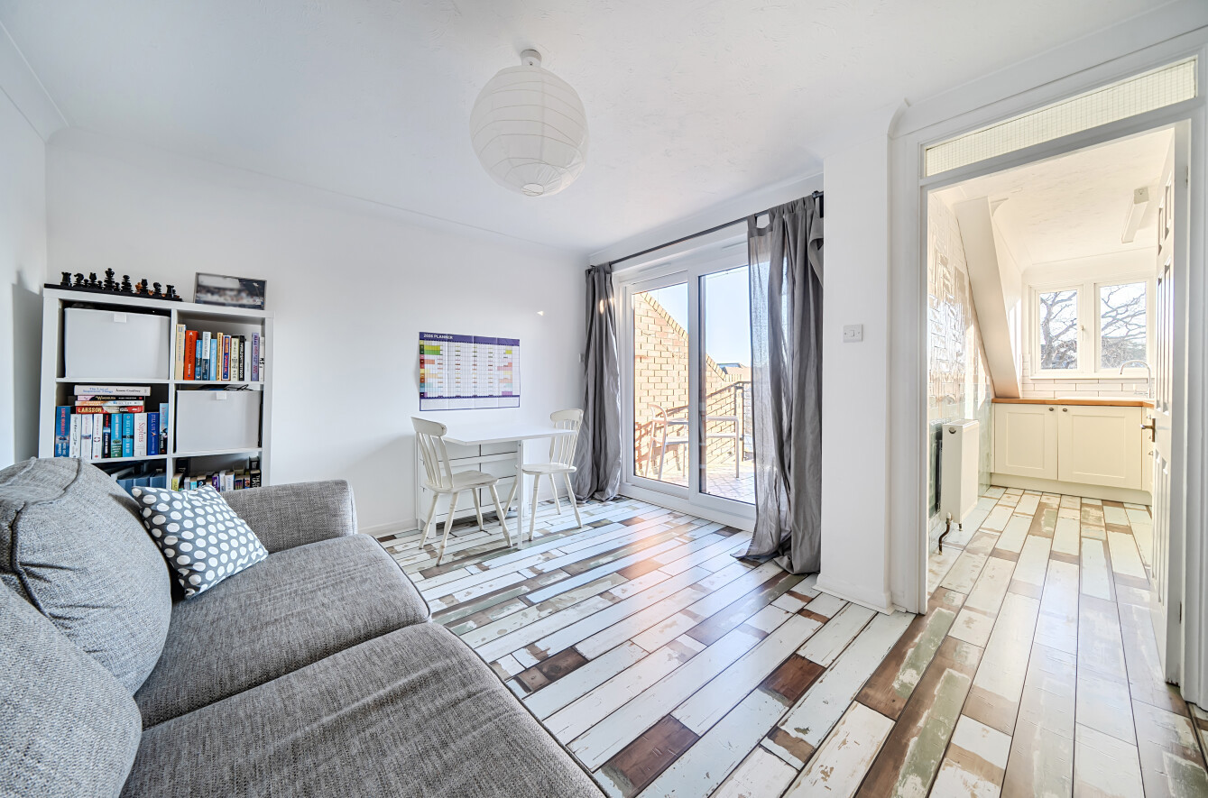 Shore Road, Warsash, Hampshire, SO31 - Charters