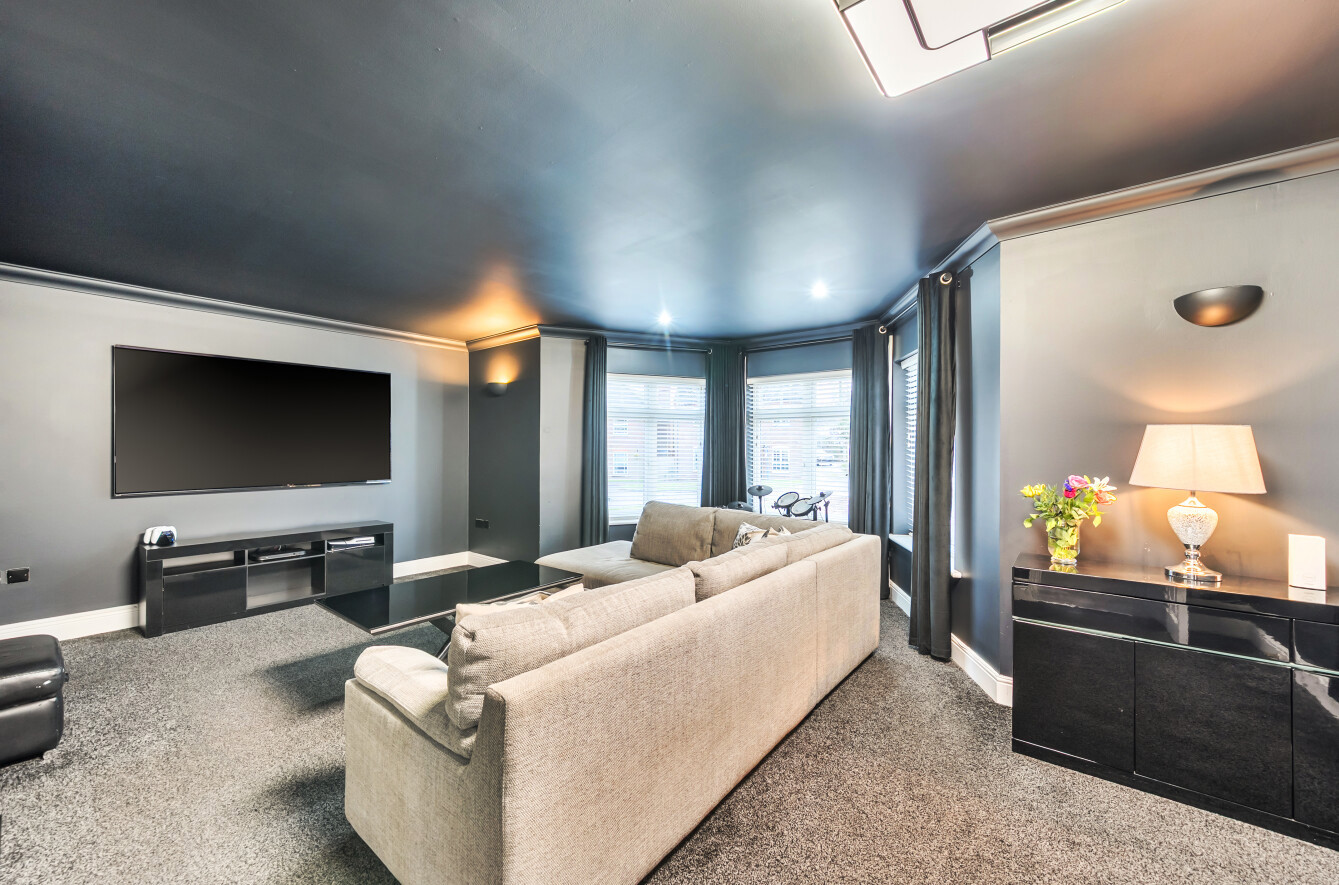 Jarvis Fields, Bursledon, Hampshire, SO31 - Charters