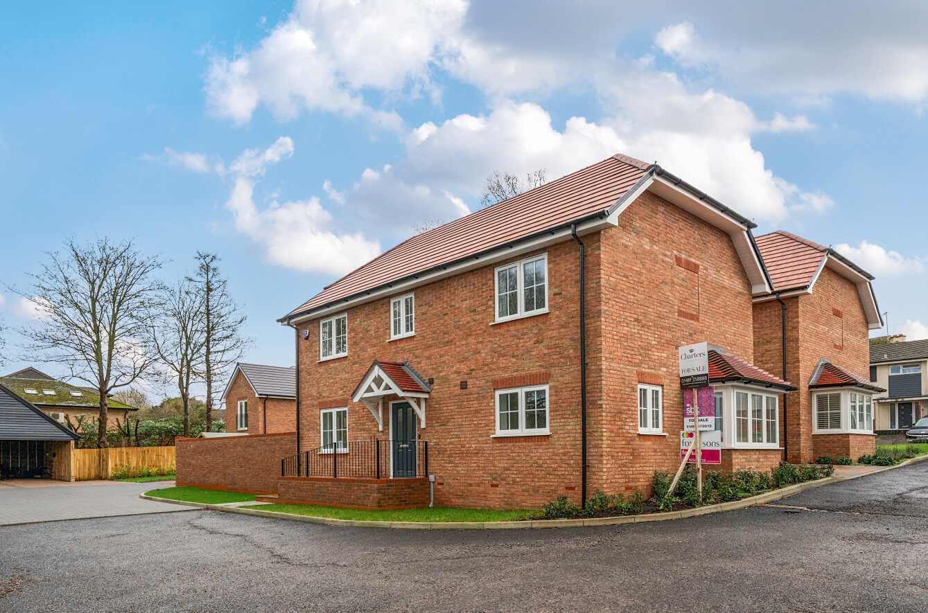 Beacon Bottom, Park Gate, Southampton, Hampshire, SO31 - Charters