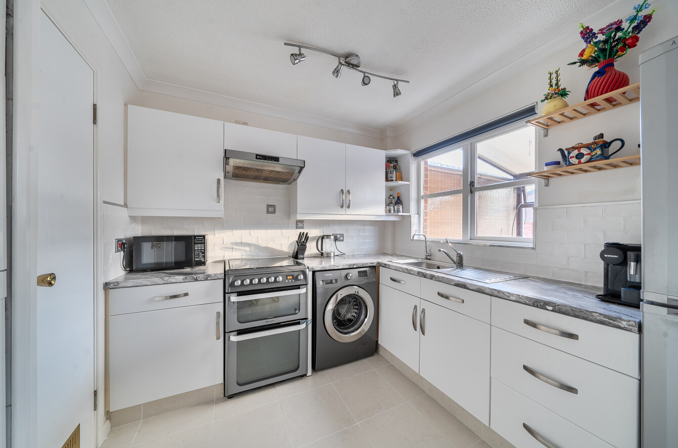 Pimpernel Close, Locks Heath, Southampton, Hampshire, SO31 - Charters