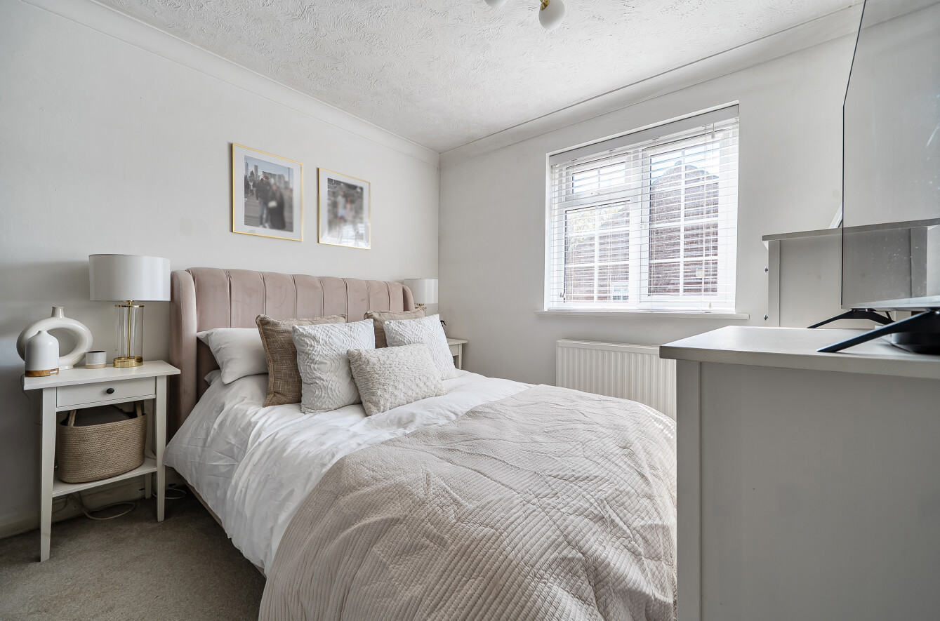 Downland Close, Locks Heath, Southampton, Hampshire, SO31 - Charters