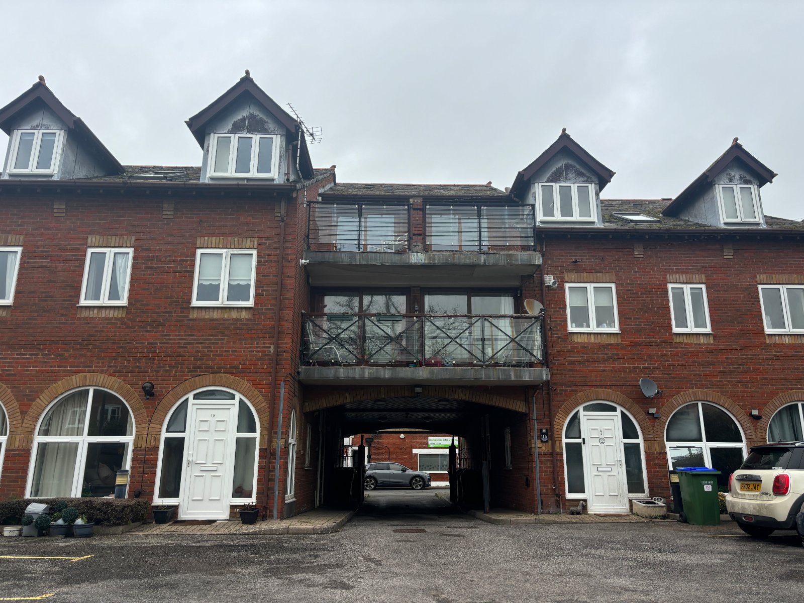 Shore Road, Warsash, Southampton, SO31 - Charters