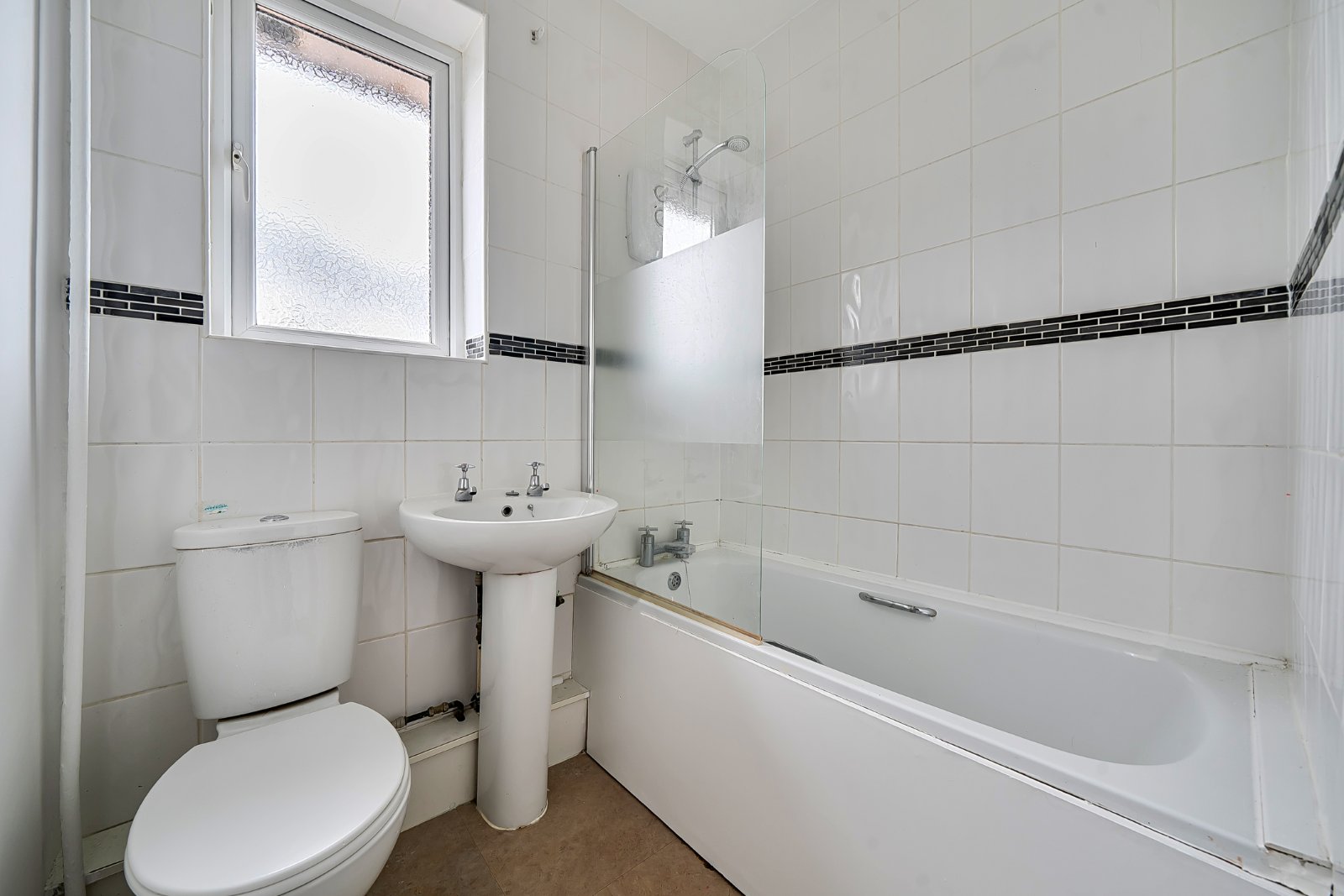 Coronation Parade, Hamble, Southampton, Hampshire, SO31 - Charters