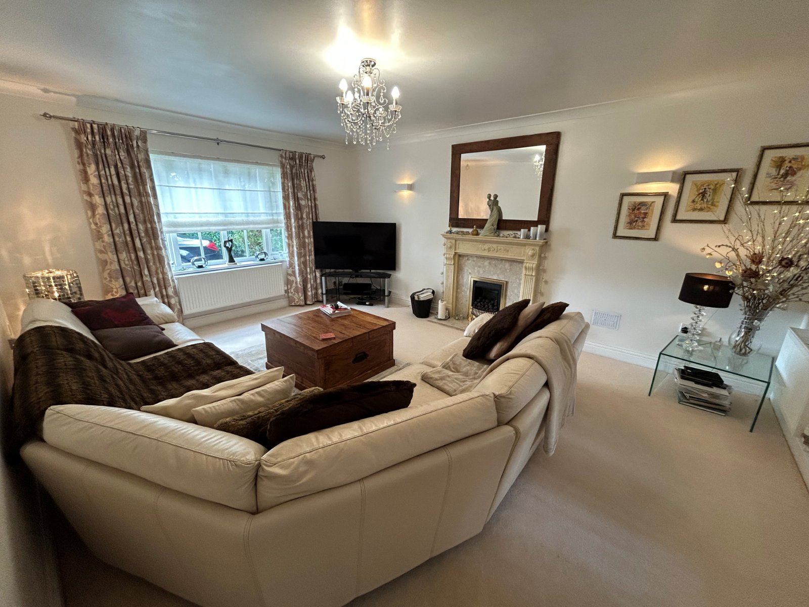 Segensworth Road, Fareham, Hampshire, PO15 - Charters