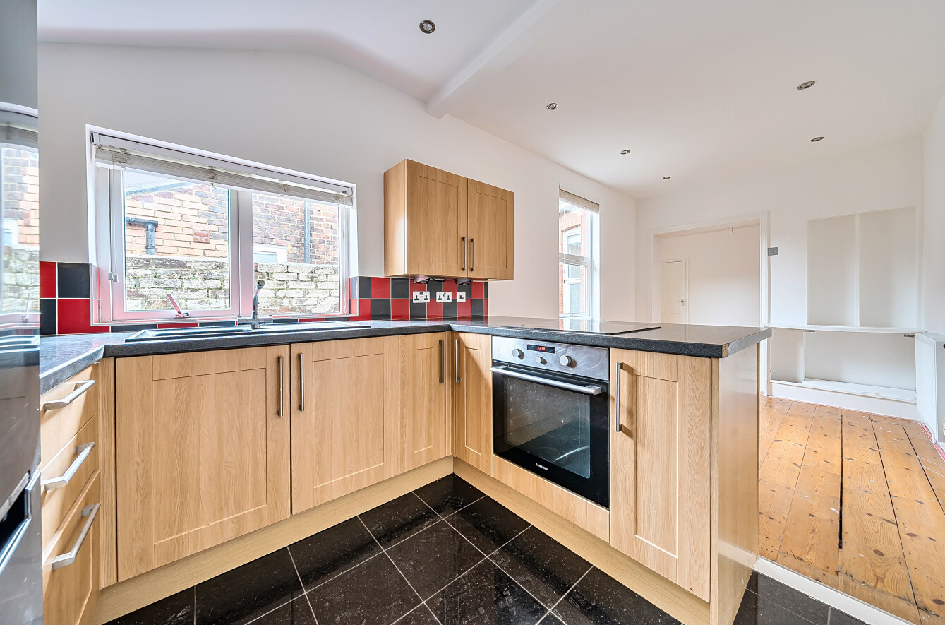 Manor Park Avenue, Portsmouth, Hampshire, PO3 Manor Park Avenue, Portsmouth, Hampshire, PO3 - Charters