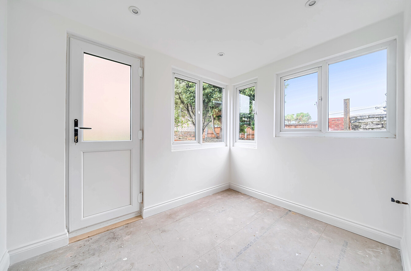 Manor Park Avenue, Portsmouth, Hampshire, PO3 Manor Park Avenue, Portsmouth, Hampshire, PO3 - Charters