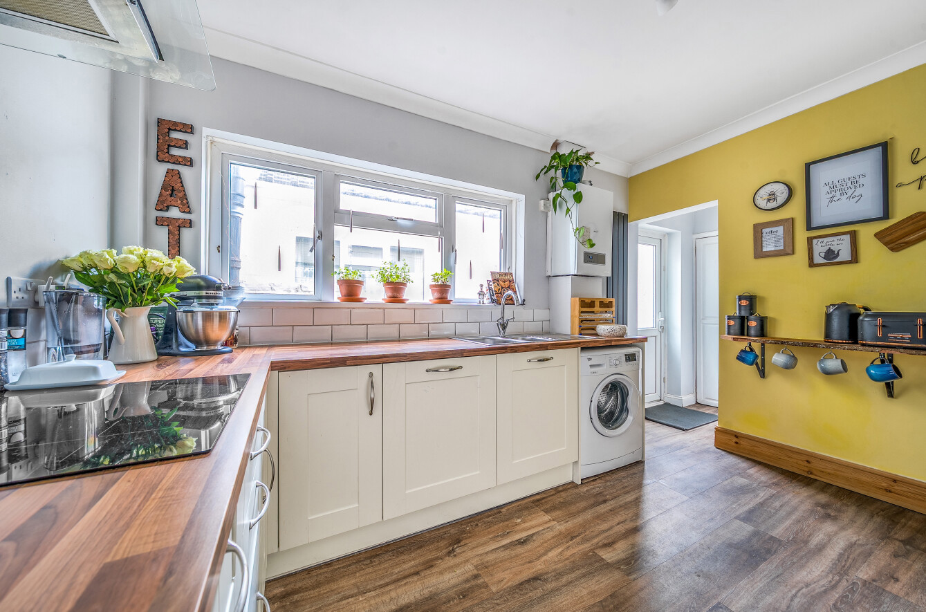 Whitworth Road, Portsmouth, Hampshire, PO2 Whitworth Road, Portsmouth, Hampshire, PO2 - Charters