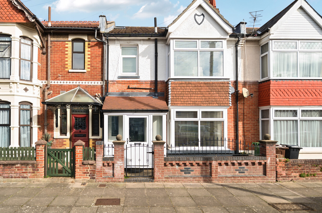 Inhurst Road, Portsmouth, Hampshire, PO2 - Charters