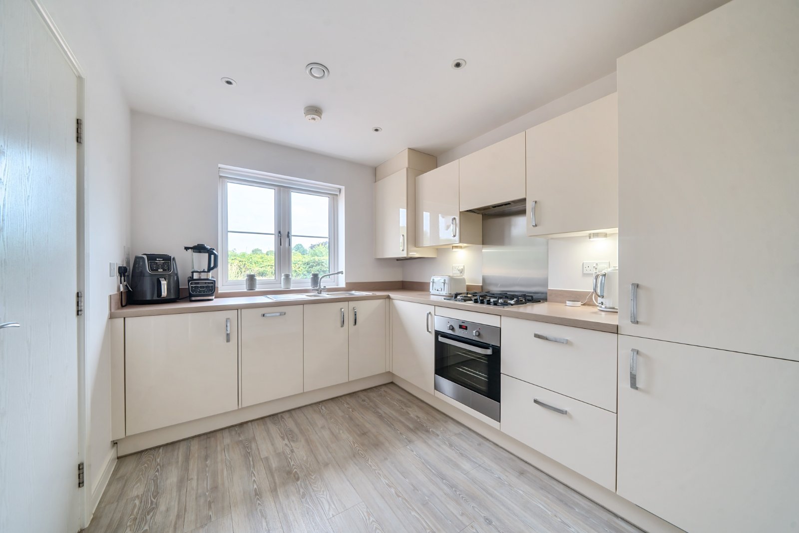 Hops Drive, Badshot Lea, Farnham, Surrey, GU9 - Charters