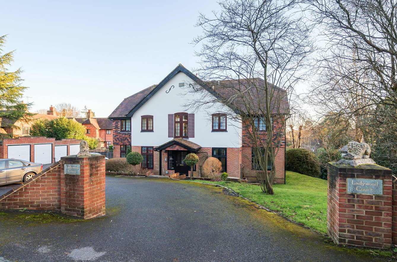Shortheath Road, Farnham, Surrey, GU9 - Charters